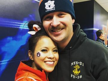 Gimnasta que se rompió las piernas quiere llegar de pie al altar