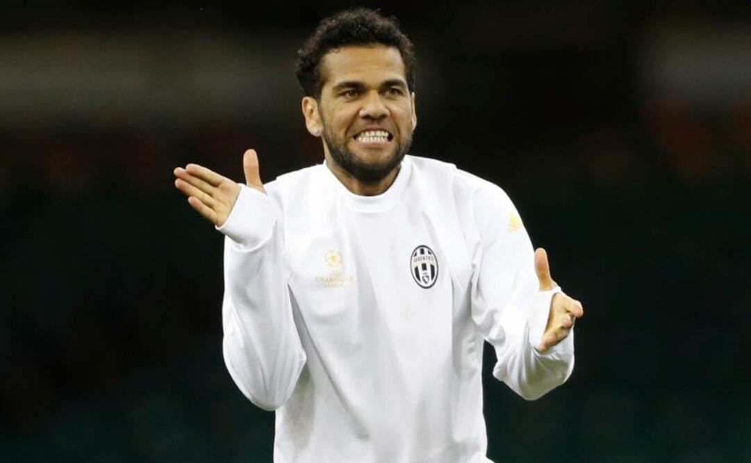 Dani Alves cree que es el momento "de darle la vuelta a la historia"