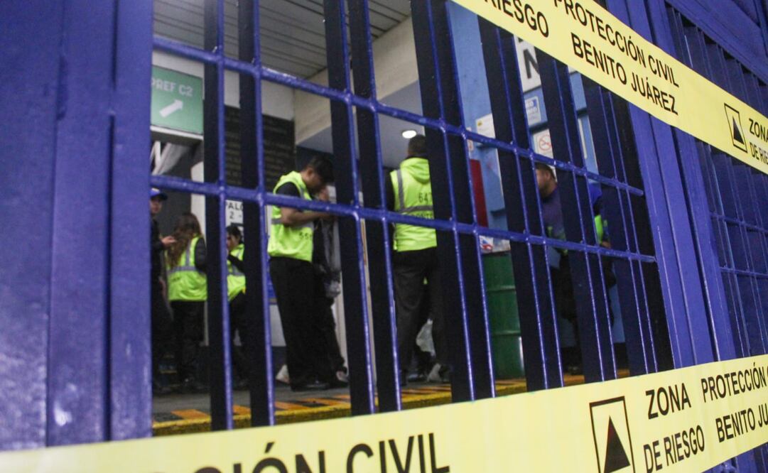 Protección Civil clausura las entradas de los recintos deportivos. Foto: Francisco Rodríguez / EL UNIVERSAL