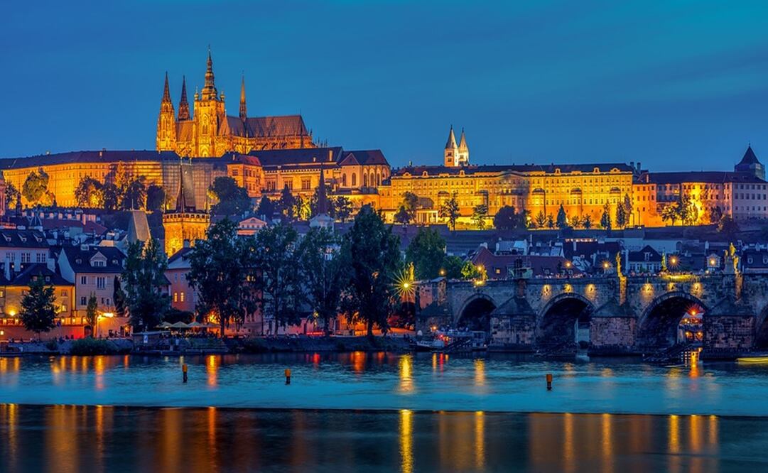 El Castillo de Praga tiene una dimensión de 570 metros de largo por 30 de ancho. Foto: pixabay