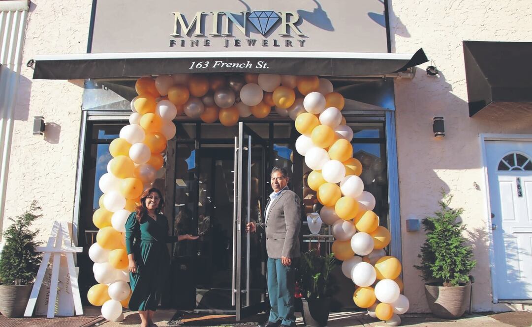 Yolanda García y su esposo abrieron una joyería en Nueva Jersey durante el primer periodo de
Trump; las ventas del negocio van a la baja porque la mayoría de sus clientes son latinos. Foto: Especial