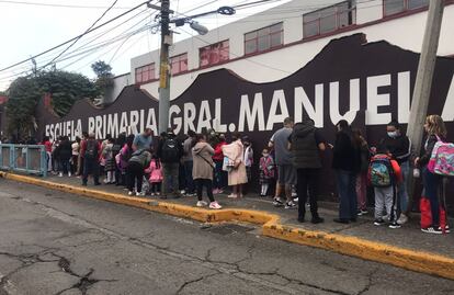 Caos vial, accidentes y retardos, así el primer día de clases en escuelas de Naucalpan 