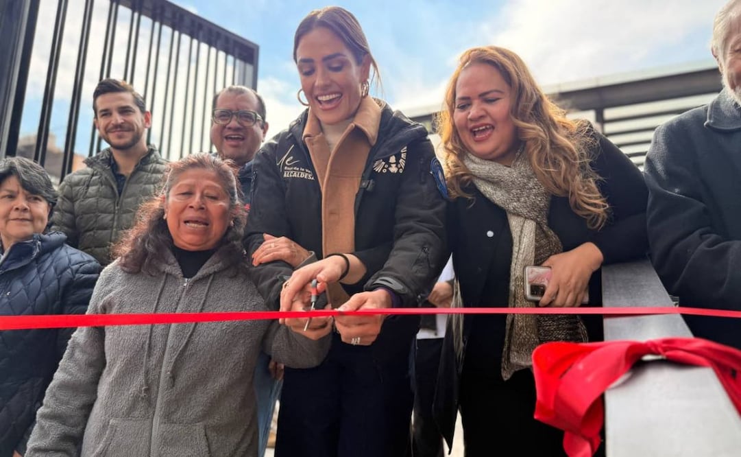 Alessandra Rojo de la Vega inaugura puente de acceso al Mercado San Juan Curiosidades.
Foto: Especial.
