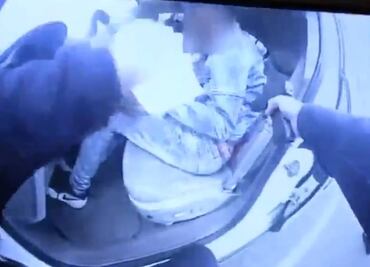 Policía que disparó a joven afroestadounidense confundió pistola eléctrica con una de fuego