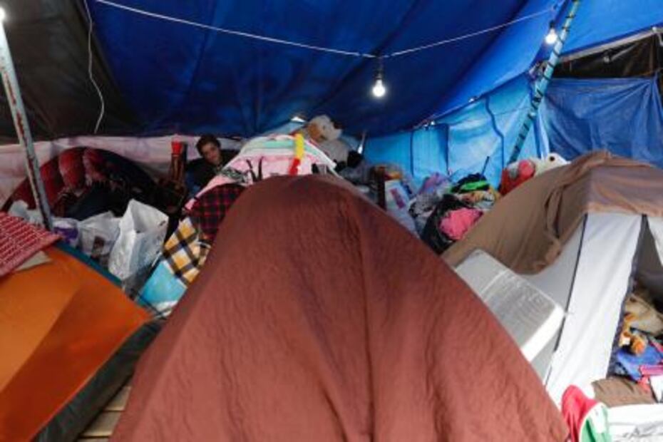 Adultos mayores llevan 10 días en una carpa tras el sismo