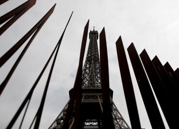 Protegen la Torre Eiffel contra posibles atentados
