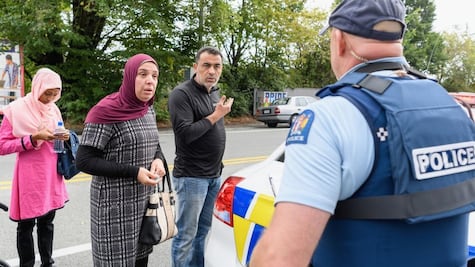 ¿Qué es la "teoría del reemplazo", la "justifición" del atacante a mezquita?