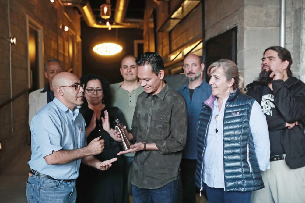 Ernesto Contreras recibió el Premio Guerrero de la Prensa por su película Sueño en otro idioma (ALEJANDRA LEYVA. EL UNIVERSAL)