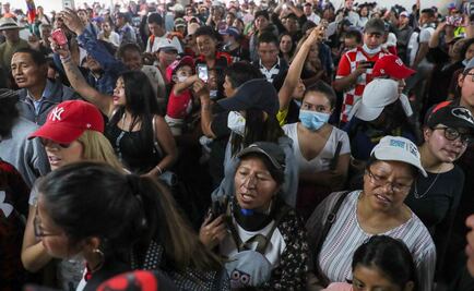 Presidente de Ecuador firma decreto para revertir aumento de combustibles