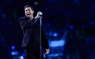 Carlos Rivera conmueve a 40 mil fans en su debut en Plaza de Toros; canta “Eres tú mamá” en conmemoración al Día de las Madres 