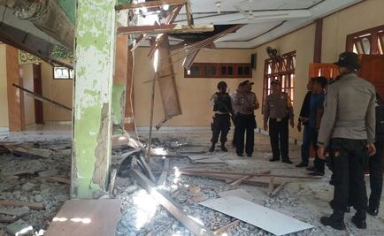 Suman 14 muertos en Papúa tras sismo de 7.5