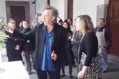 Tim Burton supervisa detalles de su mundo en el Franz Mayer