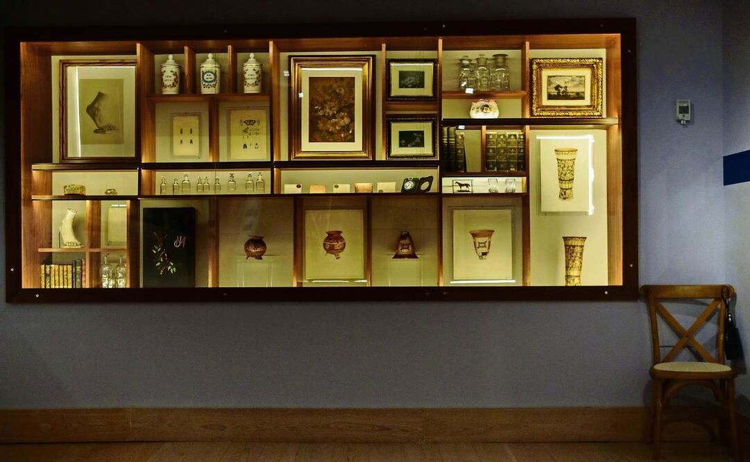 En El jardín de Velasco hay un gabinete con acuarelas, libros, frascos y medallas, entre otros objetos del creador nunca antes expuestos. Foto: Osmar Alvarado / EL UNIVERSAL