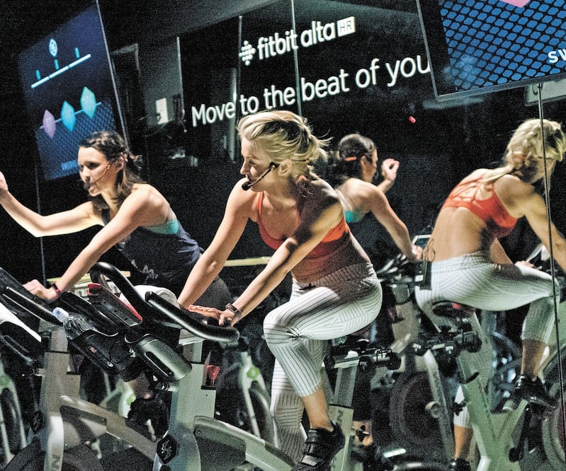 Fitbit es uno de los líderes mundiales en el segmento de objetos conectados, y se especializa en el mercado del fitness. Foto/ARCHIVO. AP