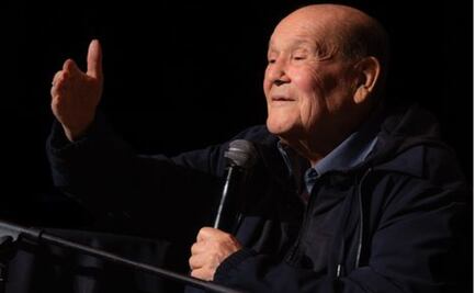 De cantar en la calle a cenar con Napoleón; así fue la vida de Leo Dan