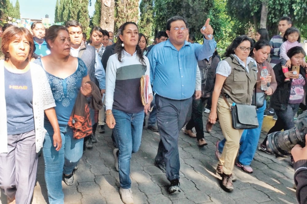 Claudia Sheinbaum pidió que en los próximos recorridos por zonas afectadas por los sismos nadie le abra el paso para caminar, la acompañen elementos de seguridad o le hagan una valla, pues quiere escuchar a los afectados del sismo.(ANDREA MURCIA.Cuartosc)