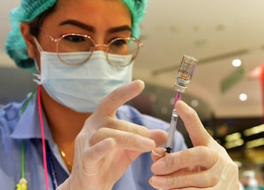 Eficacia de las vacunas de Pfizer y Moderna baja de 91% a 66% por variante Delta: estudio