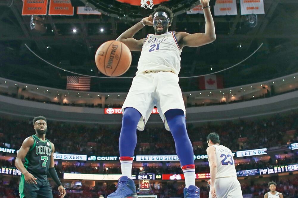 Embiid colaboró con 15 puntos, siete rebotes y cinco asistencias (MATT SLOCUM. AP)