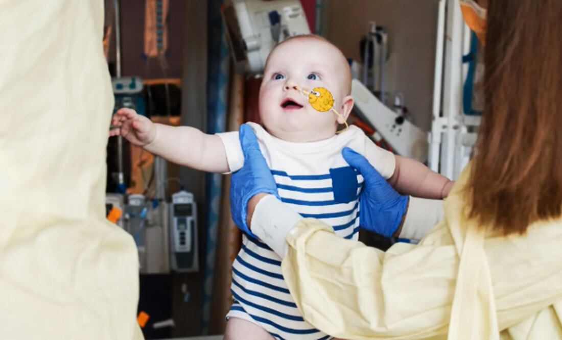 KJ, el bebé sometido a un tratamiento de edición de bases, para combatir la enfermedad genética rara que padece.
Foto: Hospital Infantil de Philadelphia