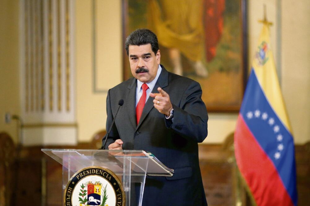 El presidente venezolano Nicolás Maduro, durante la conferencia de prensa de ayer en Caracas en la que habló de su próximo viaje a Lima. (MARCO BELLO. REUTERS)