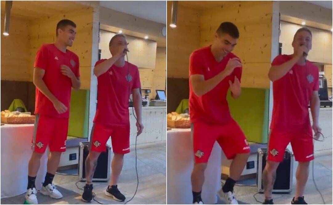 Johan Vásquez presume sus dotes de cantante en concentración del Cremonese / FOTO: ESPECIAL