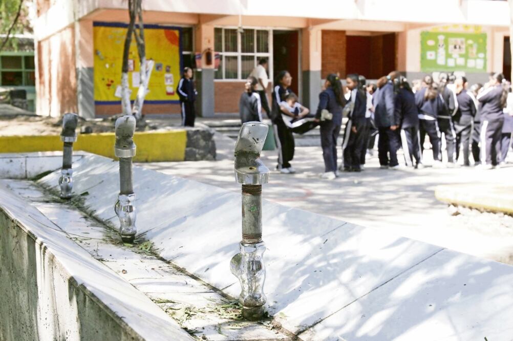 De acuerdo con los datos de Hacienda, se ubican 809 bebedores en varios municipios de 5 estados, pero son parte de Programa de Reforma Educativa. (ARCHIVO EL UNIVERSAL)