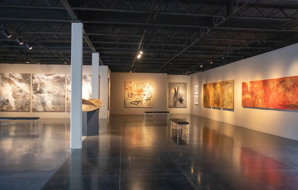 Knut Pani, artista visual mexicano, presenta su exposición "Habitar el paisaje".
Foto: Seminario de Cultura Mexicana, cortesía