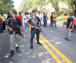 Registran doble choque entre autodefensas; no hay muertos