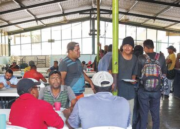 Crece en 5 años atención del IMSS a migrantes