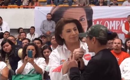 Candidata arrebata micrófono a mujer en Aguascalientes