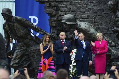 Este es el diseñador español que viste a Melania Trump