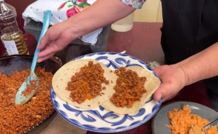Conoce los deliciosos tacos de carne enchilada de Doña Ángela de De mi Rancho a tu Cocina