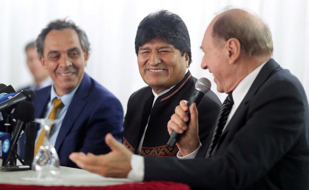 Gustavo Ferreyra (Izq.), Evo Morales (centro) y Raúl Zaffaroni (der.) Foto: Reuters 