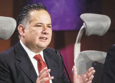 Van contra círculo cercano del exsecretario García Luna