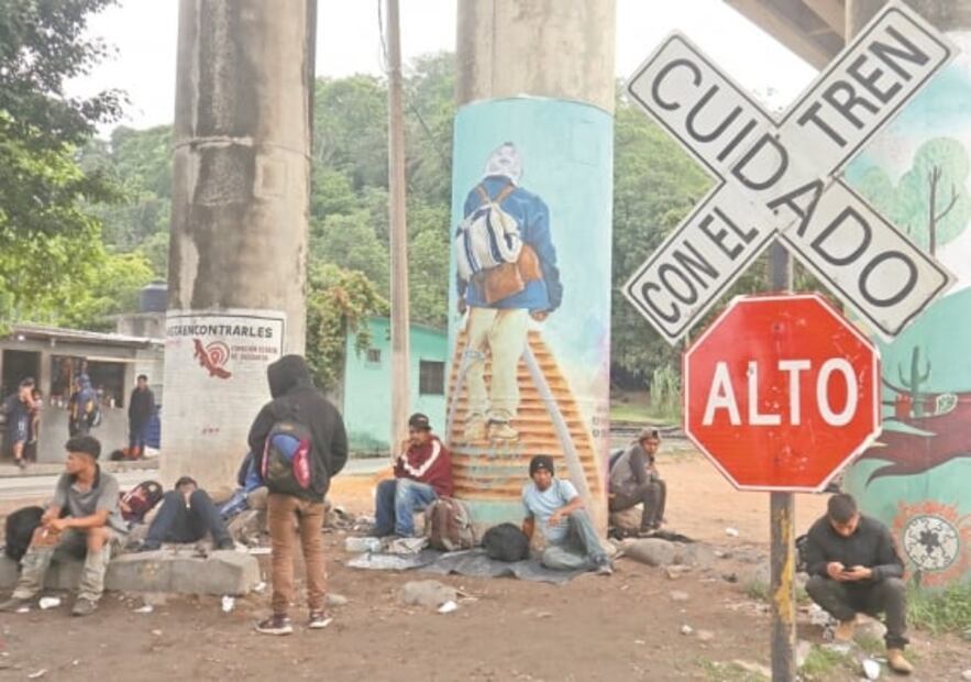 Aún enfermos y con hambre, siguen migrantes hacia EU