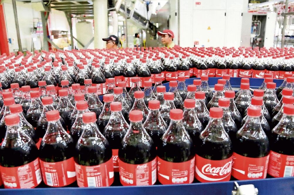 FEMSA es el principal embotellador en el mundo de The Coca-Cola Company, tras vender 3 mil 334 millones de cajas unidad durante el año pasado. (ARCHIVO EL UNIVERSAL)