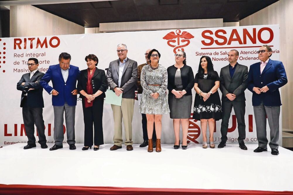 La texcocana afirmó que los especialistas la ayudarán a incorporar las propuestas ciudadanas al gobierno estatal, además de adecuar los programas sociales para que lleguen a quienes más los necesitan . (IRVIN OLIVARES. EL UNIVERSAL)