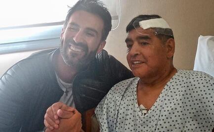 Diego Armando Maradona abandona el hospital tras cirugía en la cabeza