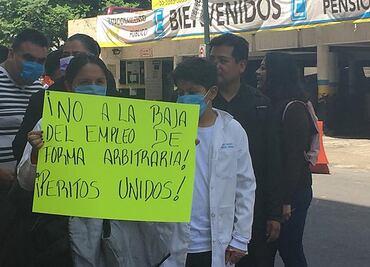 Peritos protestan por cese laboral frente al búnker de PGJ