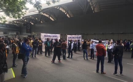 Sindicalizados del Aeropuerto CDMX bloquean accesos a Terminal 1; exigen utilidades