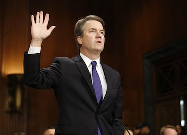 Brett Kavanaugh jura como juez del Tribunal Supremo de EU
