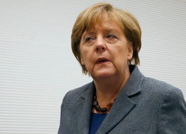 Merkel avala uso de aviones y fragata en lucha contra EI