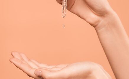 TikTokers ponen en tendencia usar lubricante en el rostro