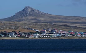 Londres busca "relación constructiva" con Argentina pese a tensión por Malvinas; reafirma soberanía británica sobre las islas