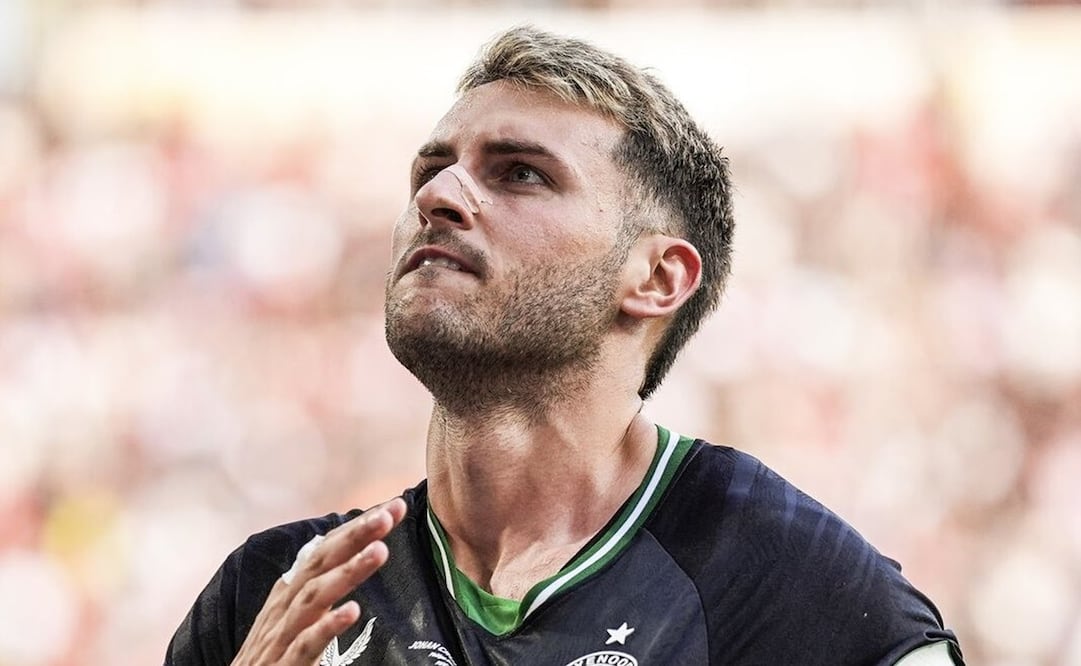 Santiago Giménez se despide del Feyenoord con emotivo video; “espero que siempre me recuerdes”