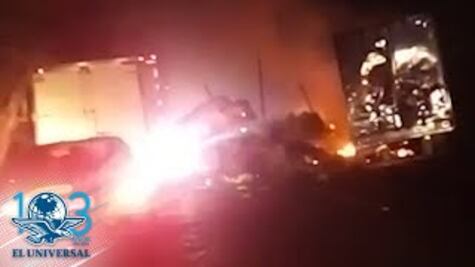 Choque de tráilers deja 2 muertos; pobladores saquean carne que transportaban