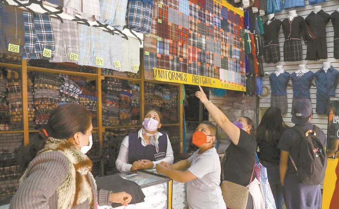 Padres de familia dicen que temen que sus hijos se contagien en la escuela, pero que los menores deben aprender a vivir con el virus. Fotos: FOTOS: DIEGO SIMÓN. EL UNIVERSAL