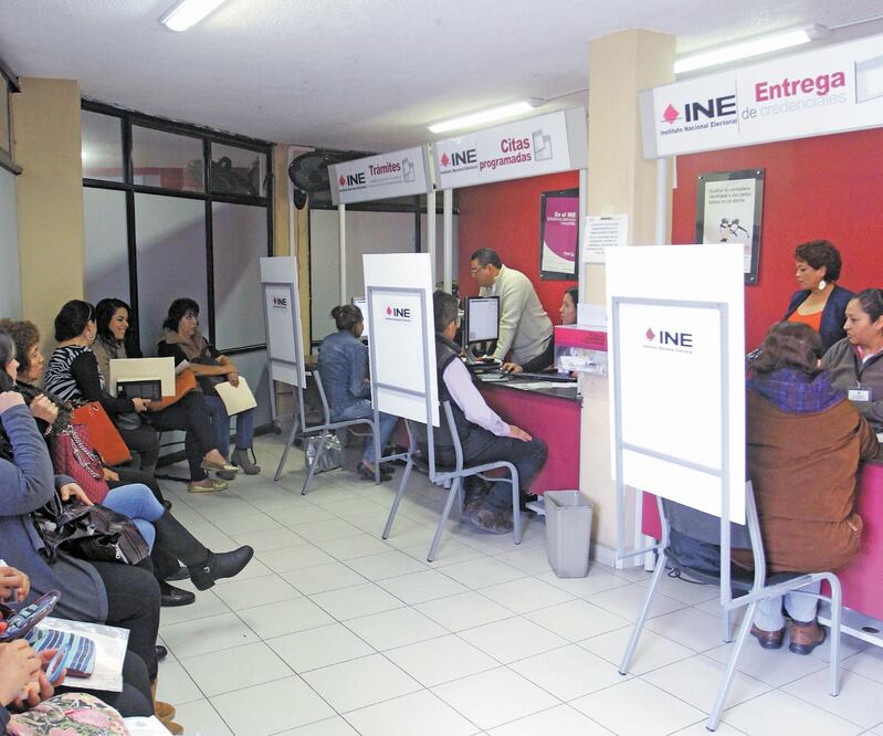 El ilícito que más ha sido denunciado ante la Fiscalía Especializada en Delito s Electorales es utilizar otra identidad para tramitar una credencial. Foto/ARCHIVO EL UNIVERSAL