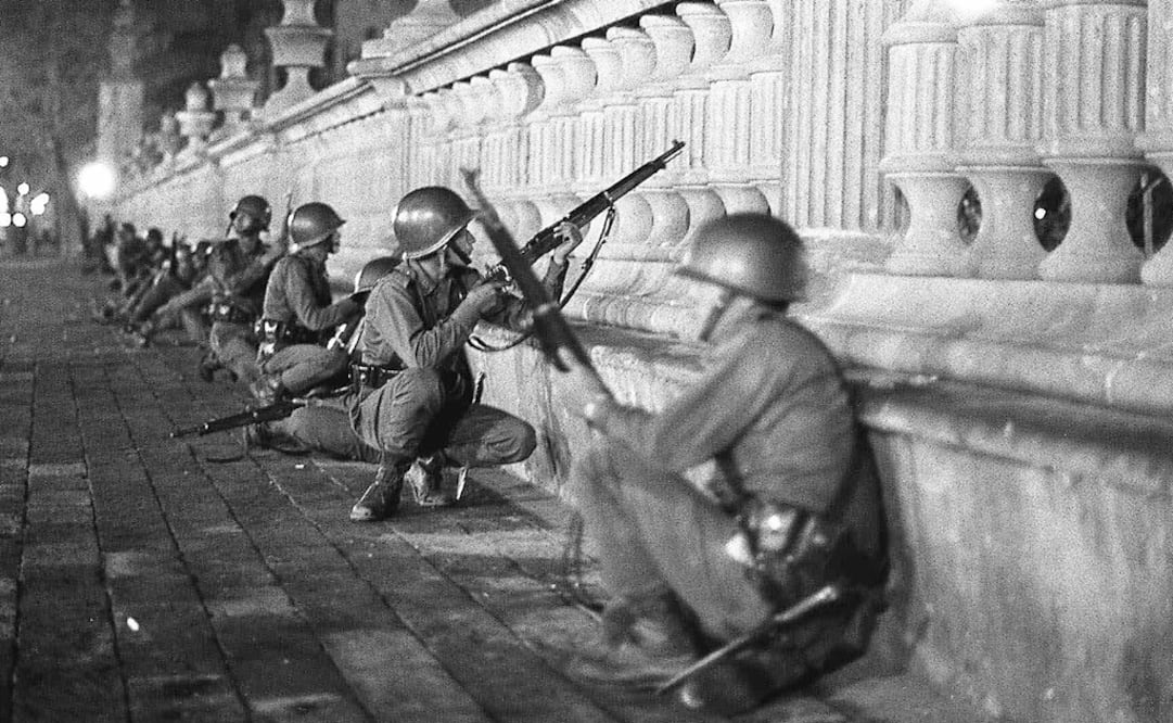 Police officers and soldiers massacred hundreds of students - Photo: File Photo/AP