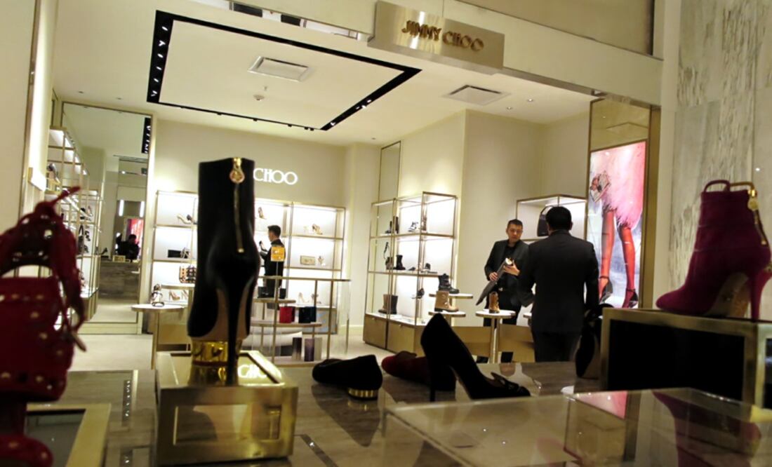 Se estima que en el 2024, los trabajadores que laboran en tiendas que comercian ropa y calzado, incluidas las tiendas de autoservicio y departamentales, aún no ganan lo suficiente. Foto: Luis Cortés / EL UNIVERSAL